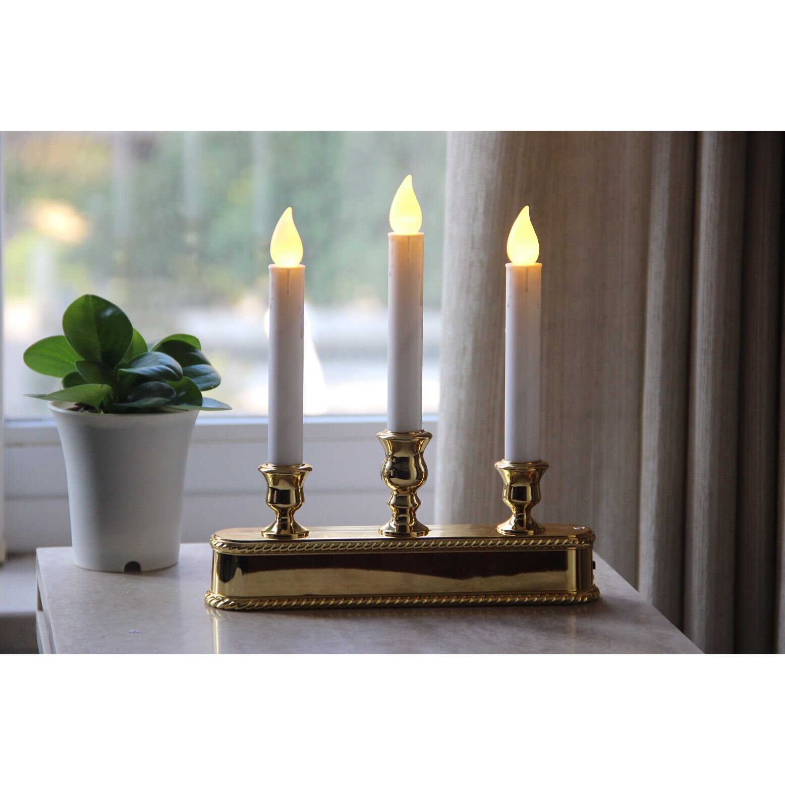 78010001 TRIPLE LED WINDOW CANDELABRA WITH GOLD BASE