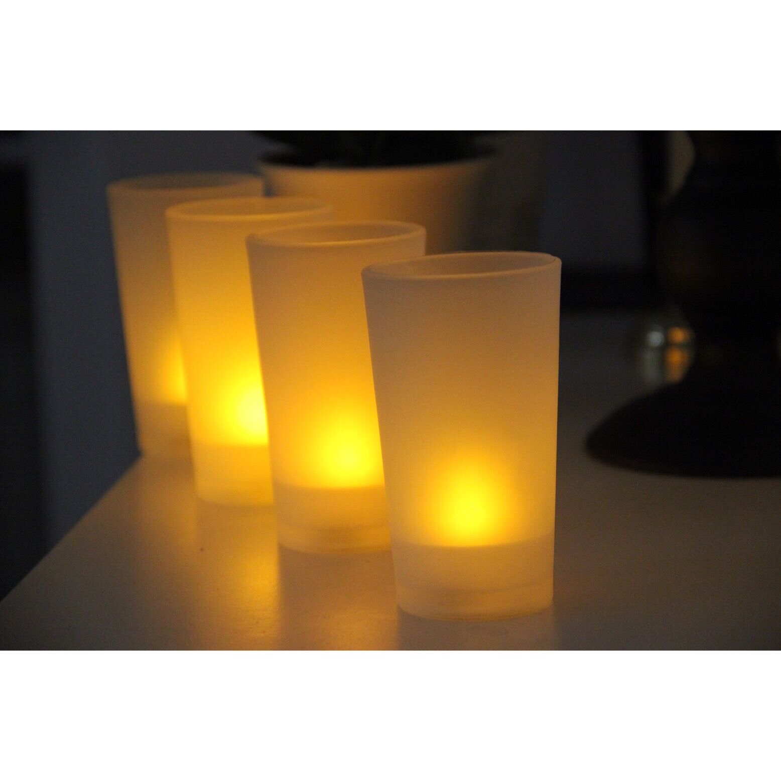 Thumbnail image for71040016 SET 4 OF WARM WHITE FLAMELESS PARTY VOTIVES: 