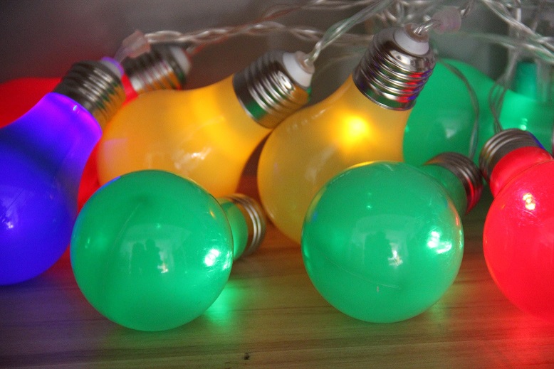 960165 10 LED PLASTIC COLOR BULB STRING LIGHT