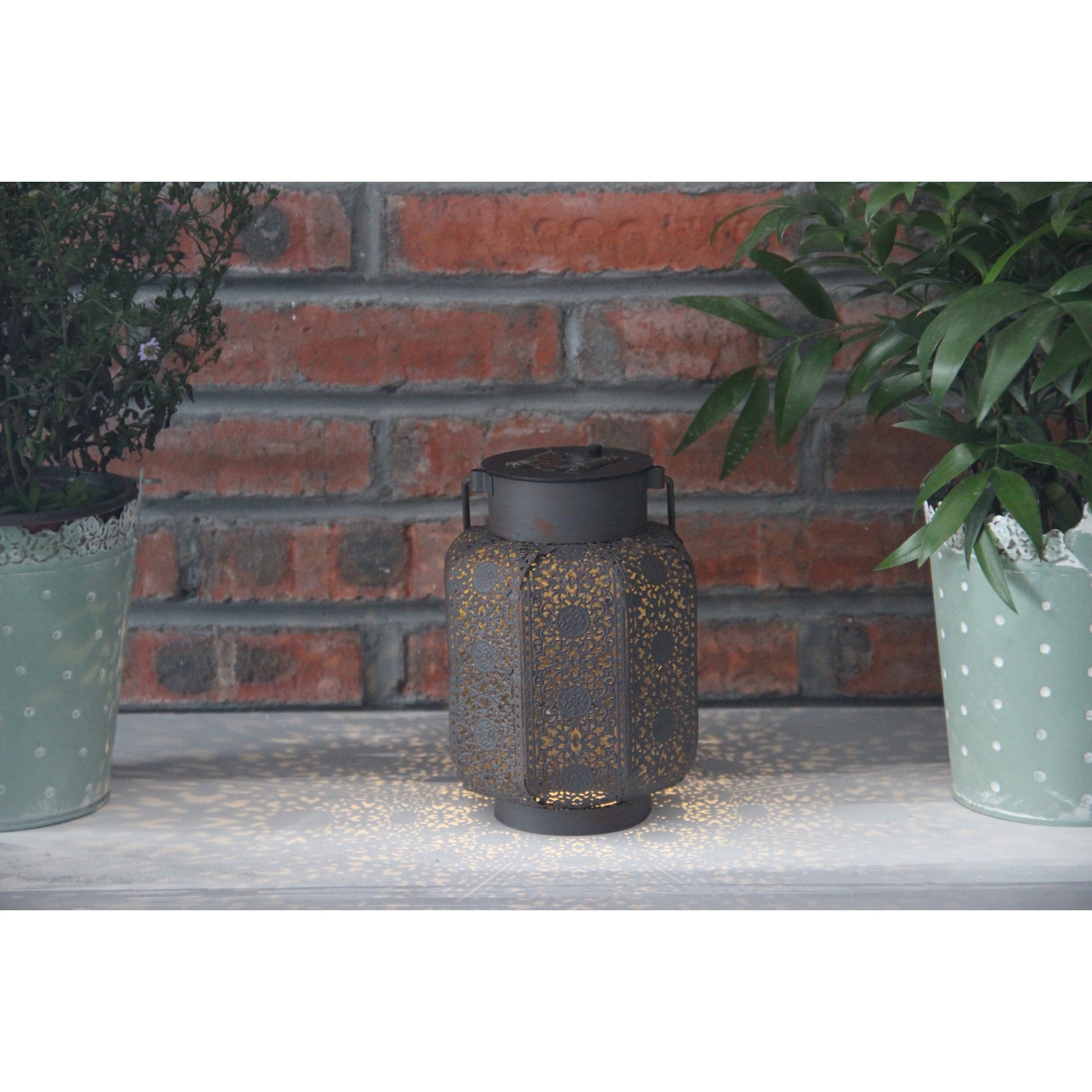 910384 SMALL METAL SOLAR LANTERN