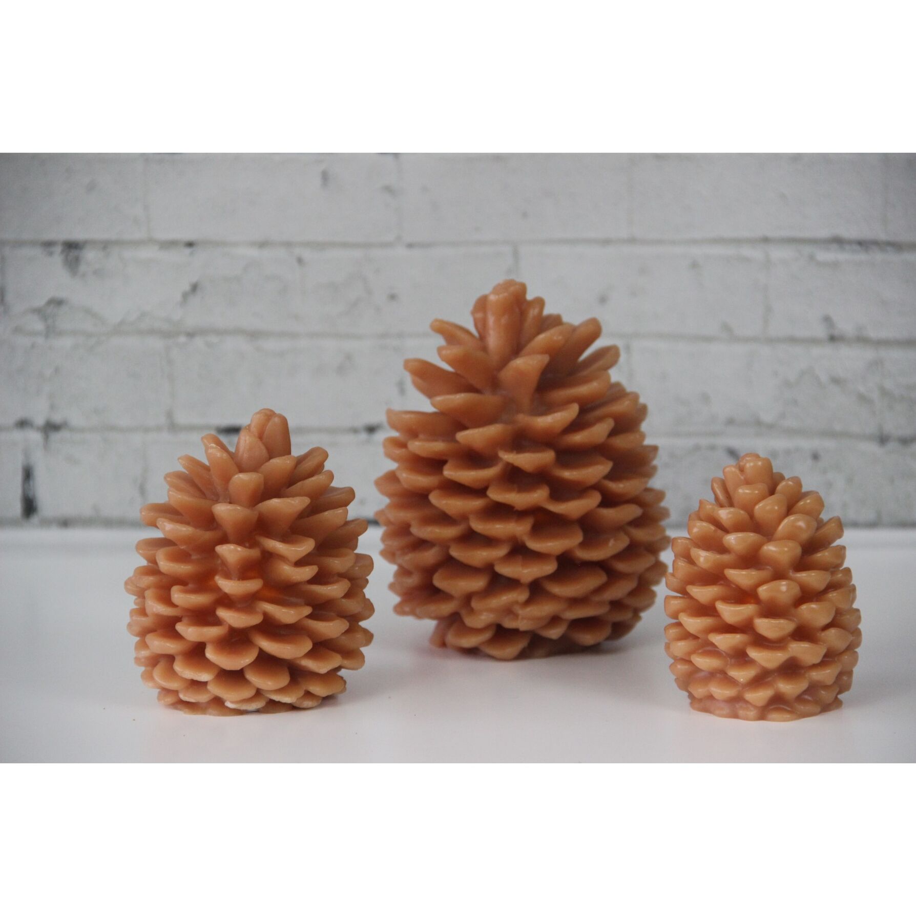 Thumbnail image for61030013 SET OF 3 BATTERY OPERATED PINE CONE: 